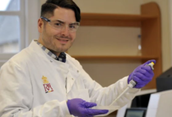 Img of Dr Simon Daniels